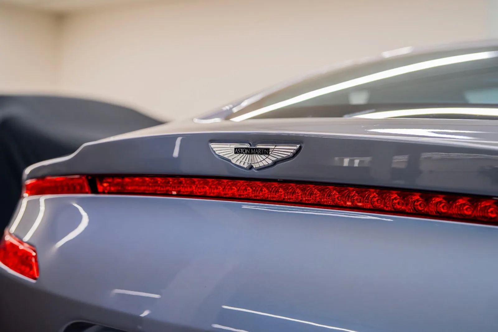 2011 Aston Martin One-77, 25/26
