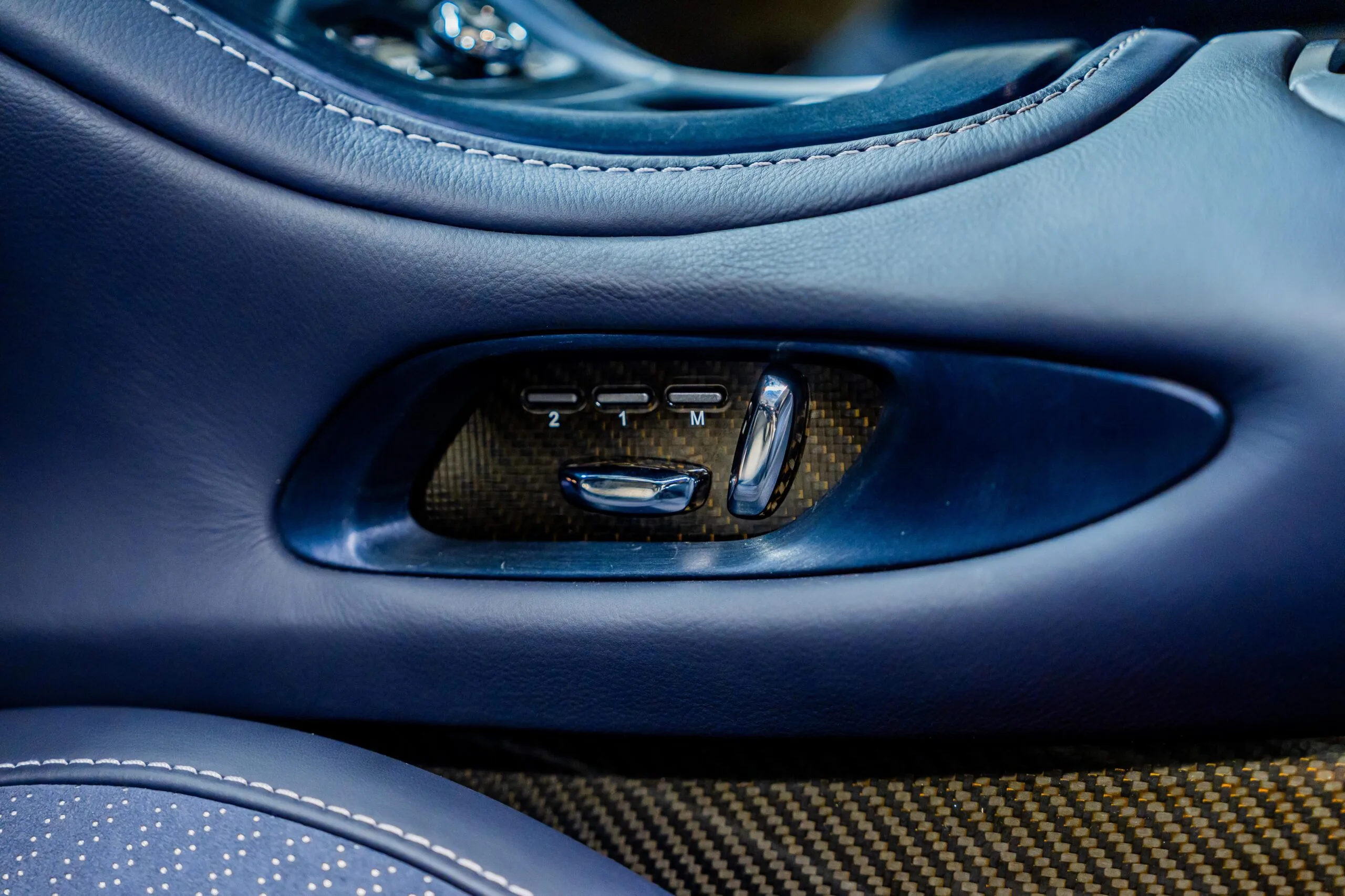 2011 Aston Martin One-77, 19/20