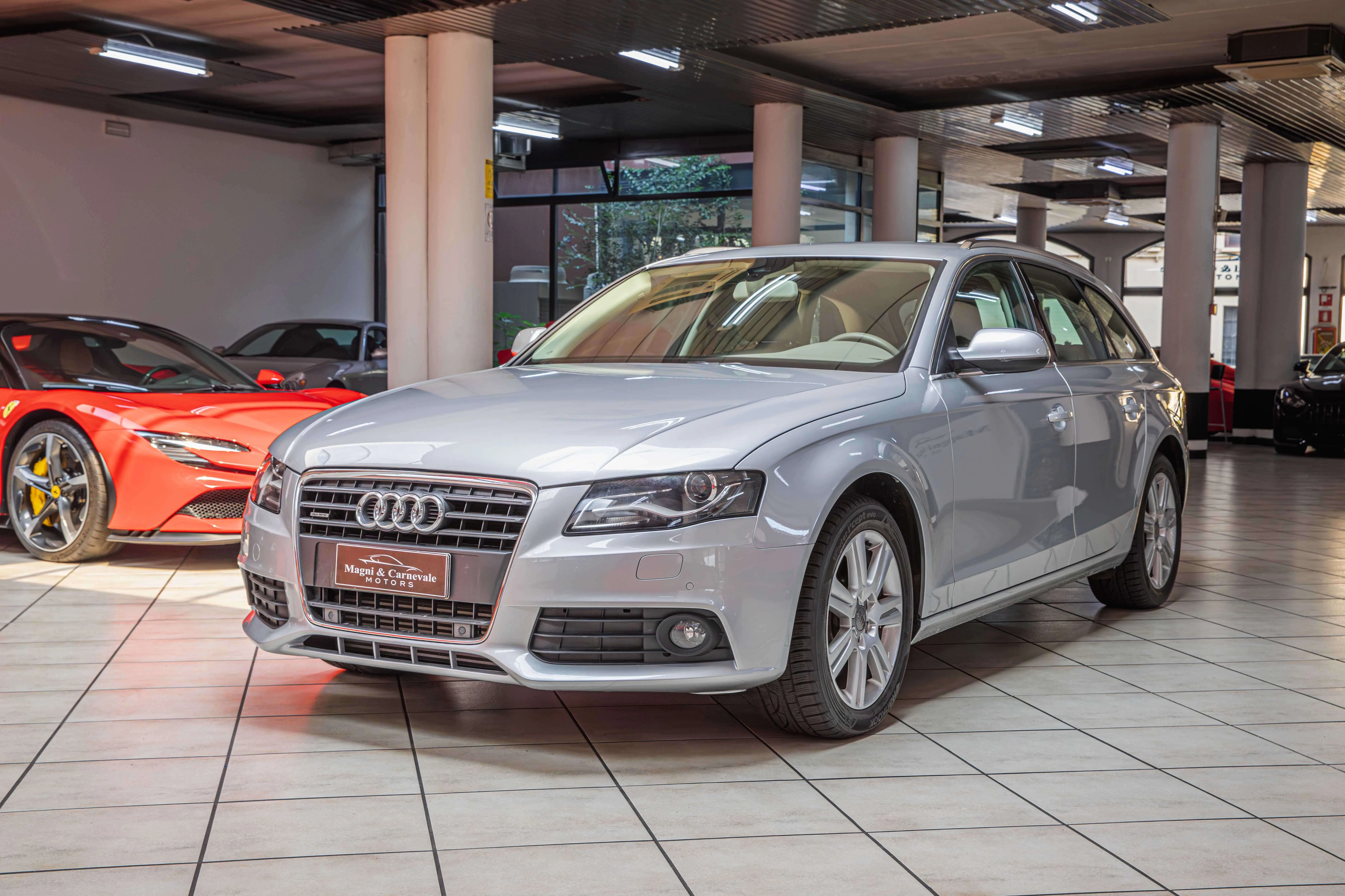 2011 Audi A4 Avant proposta da un concessionario specializzato a Milano, Italia, foto principale