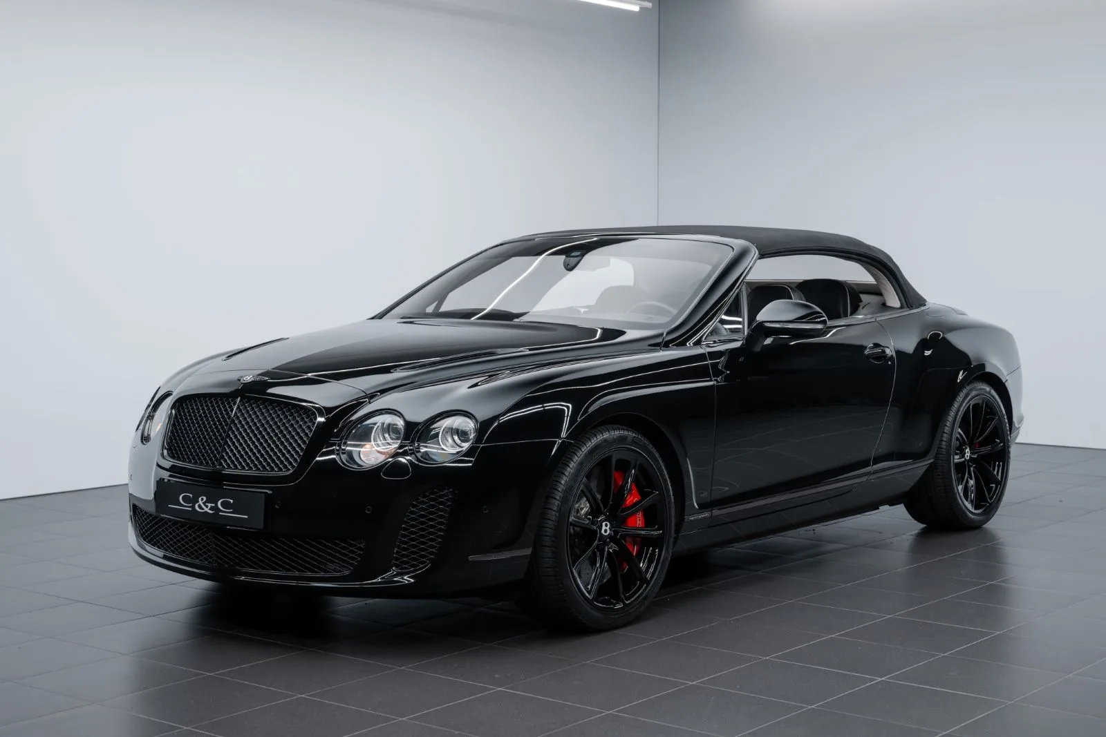 2011 Bentley Continental GTC Supersports proposée par un spécialiste de la supercar à Putzbrunn, Allemagne, photo principale