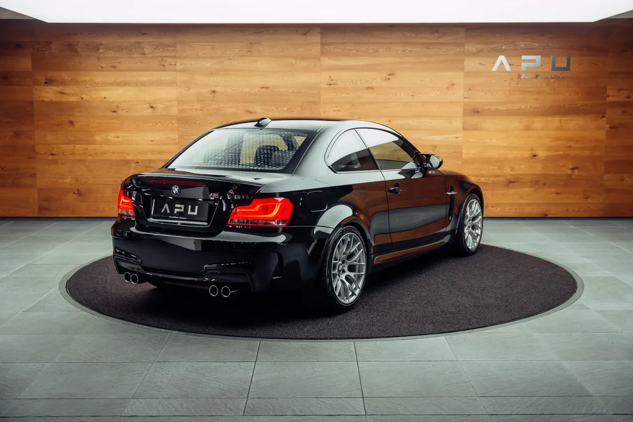 2011 BMW 1M Coupé angeboten von einem Fachhändler in Uznach, Schweiz, Hauptfoto