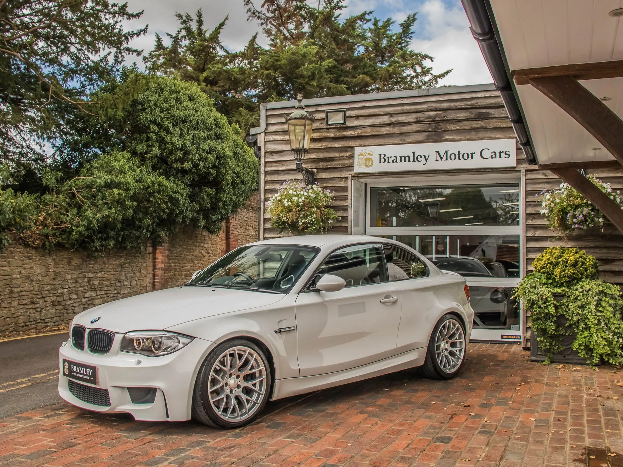 2011 BMW 1M Coupé proposta da un concessionario specializzato a Bramley, Regno Unito, foto principale