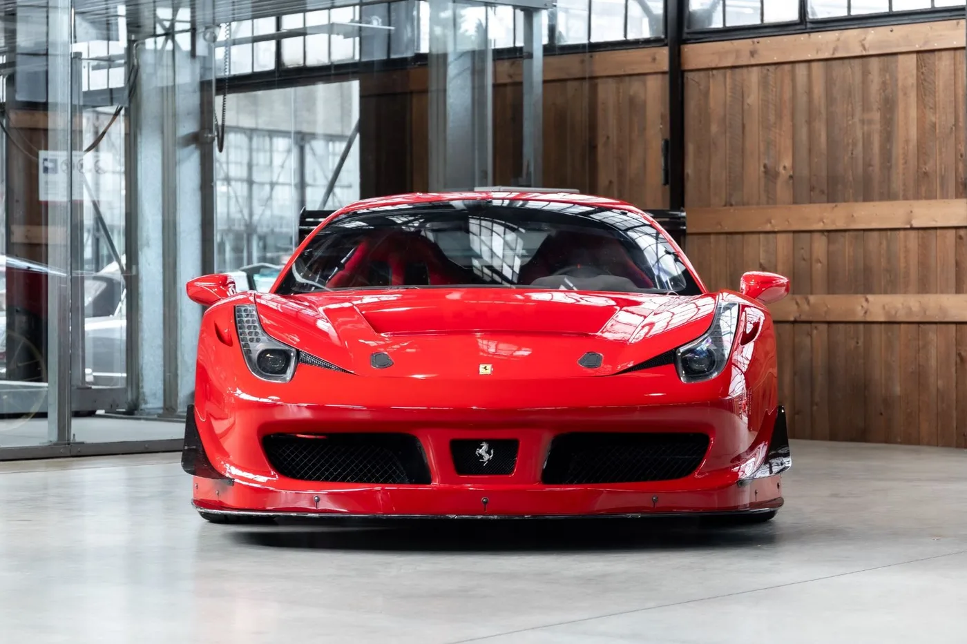 2011 Ferrari 458 Challenge Evo proposée par un concessionnaire spécialisé à Neuss, Allemagne, photo 3 sur 10