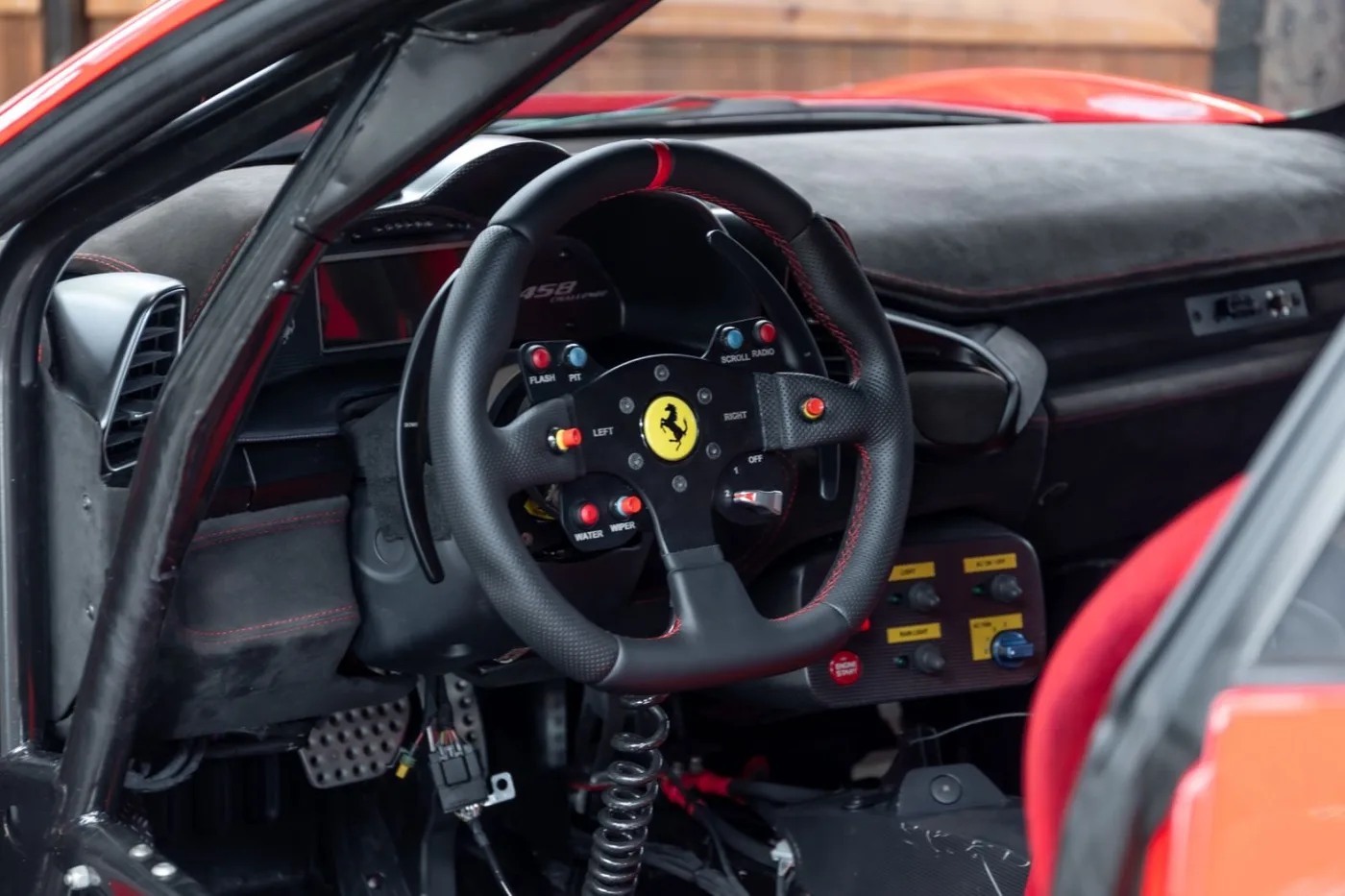 2011 Ferrari 458 Challenge Evo proposée par un concessionnaire spécialisé à Neuss, Allemagne, photo 8 sur 10