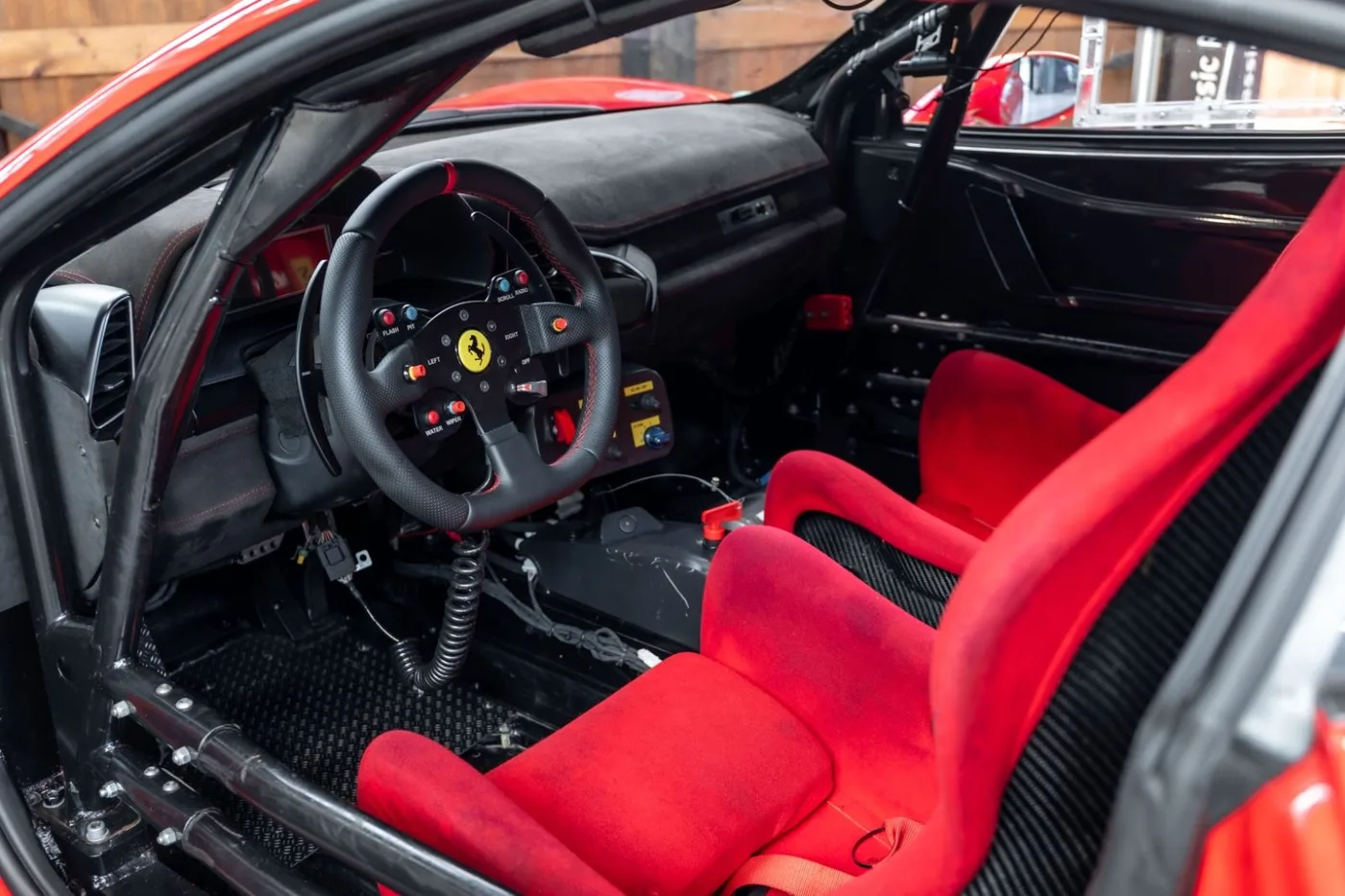 2011 Ferrari 458 Challenge Evo proposée par un concessionnaire spécialisé à Neuss, Allemagne, photo 9 sur 10