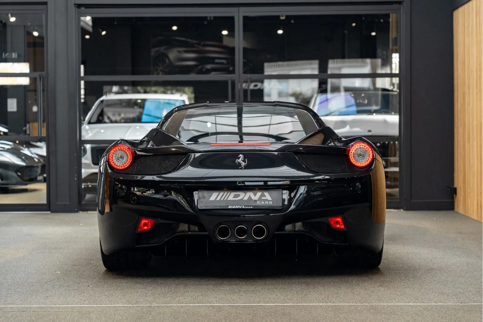 2011 Ferrari 458 Italia, 4/30
