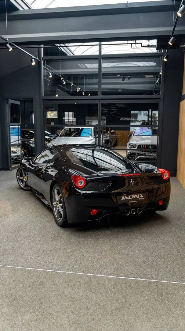 2011 Ferrari 458 Italia, 28/30