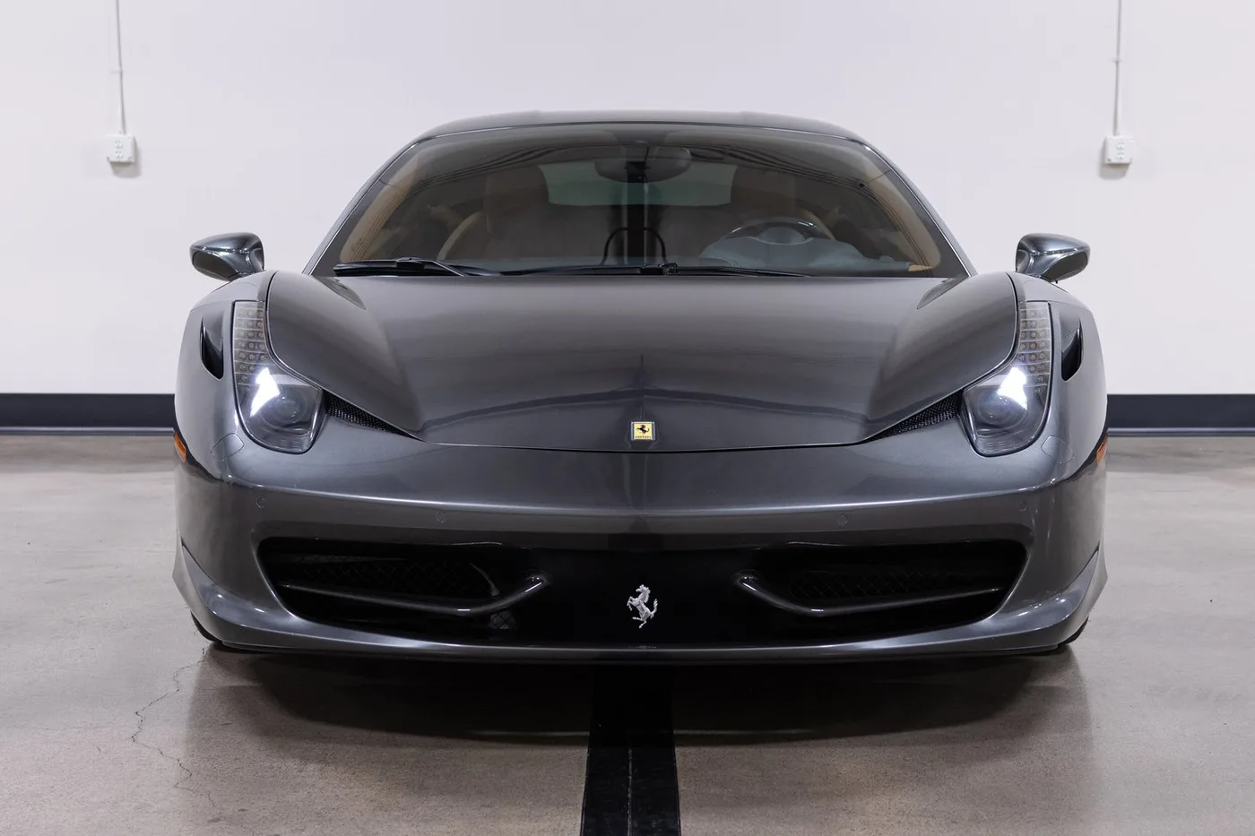 2011 Ferrari 458 Italia vendue par un concessionnaire spécialisé à Costa Mesa, États-Unis, photo 3 sur 15