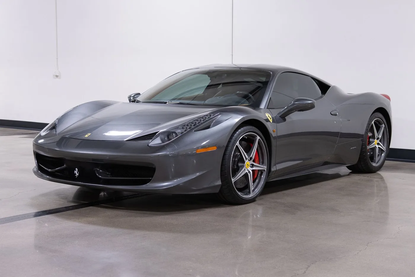 2011 Ferrari 458 Italia vendue par un concessionnaire spécialisé à Costa Mesa, États-Unis, photo 4 sur 15