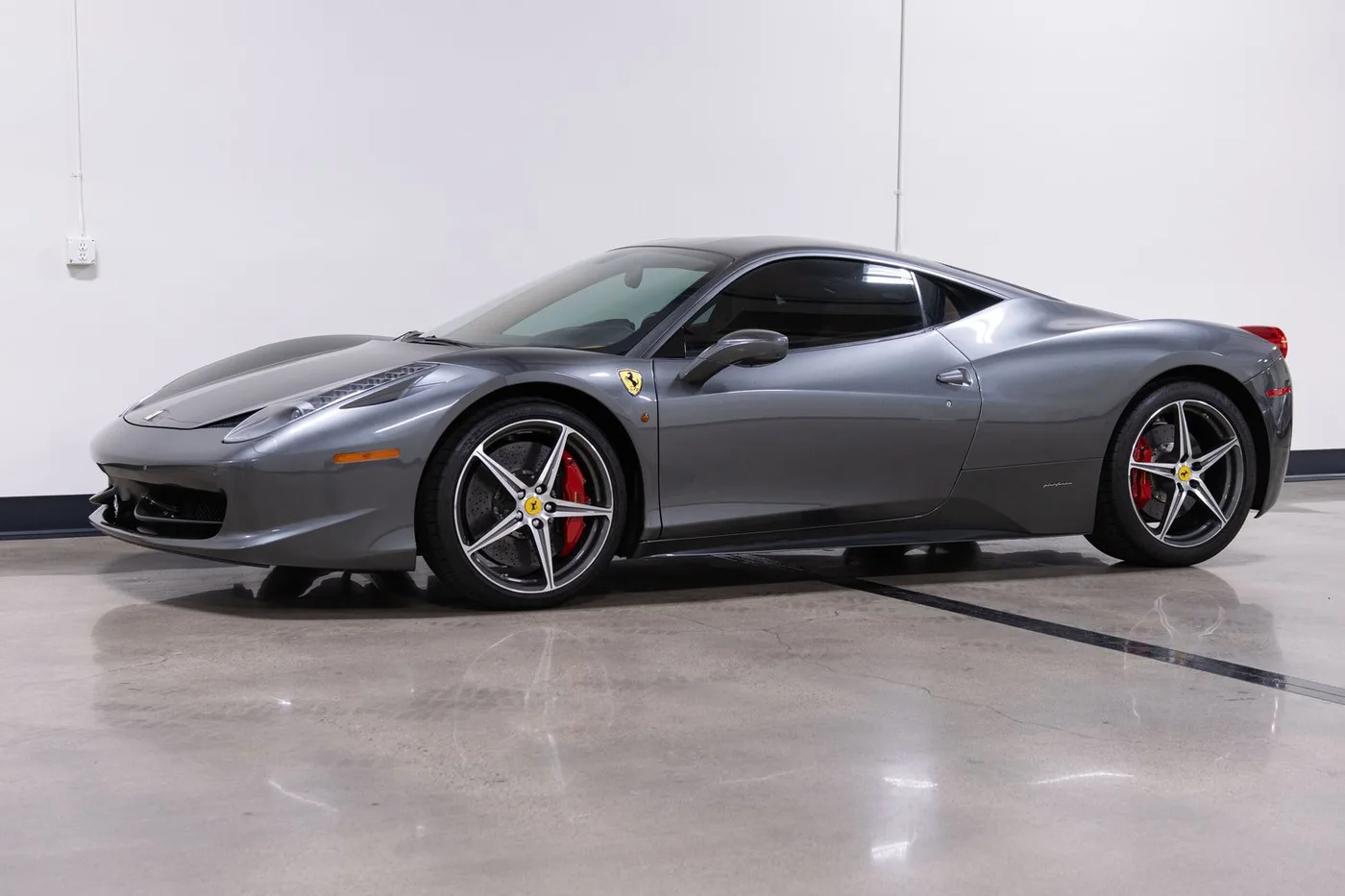 2011 Ferrari 458 Italia vendue par un concessionnaire spécialisé à Costa Mesa, États-Unis, photo 7 sur 15