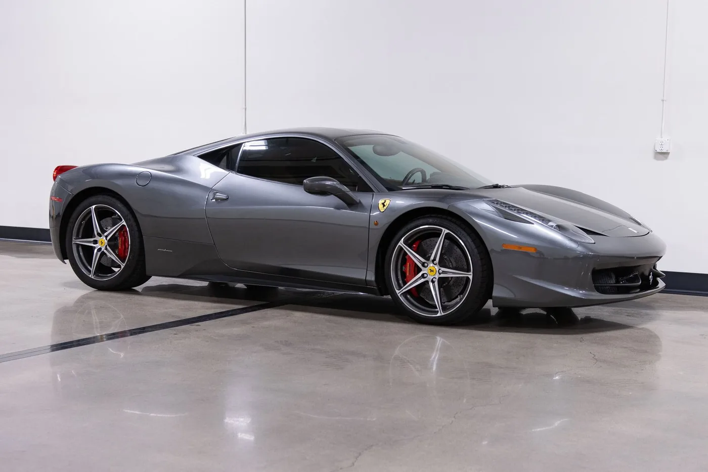 2011 Ferrari 458 Italia vendue par un concessionnaire spécialisé à Costa Mesa, États-Unis, photo 8 sur 15