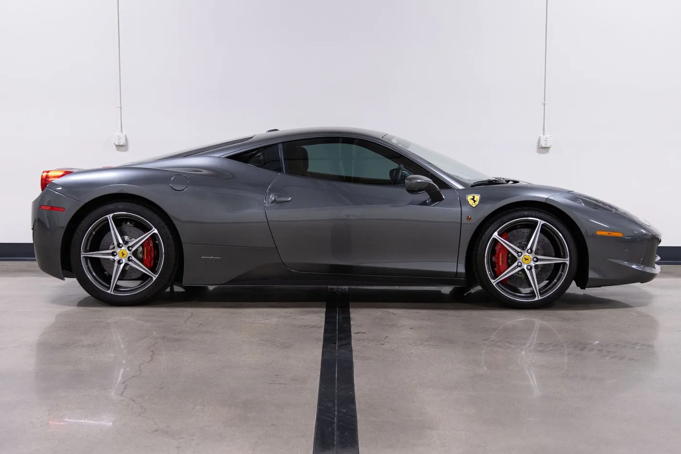 2011 Ferrari 458 Italia vendue par un concessionnaire spécialisé à Costa Mesa, États-Unis, photo 9 sur 15