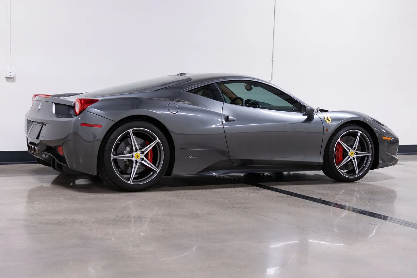 2011 Ferrari 458 Italia vendue par un concessionnaire spécialisé à Costa Mesa, États-Unis, photo 10 sur 15
