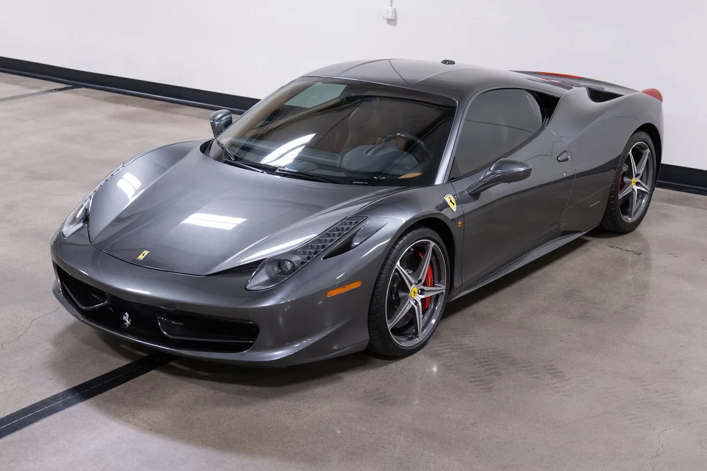 2011 Ferrari 458 Italia vendue par un concessionnaire spécialisé à Costa Mesa, États-Unis, photo 13 sur 15