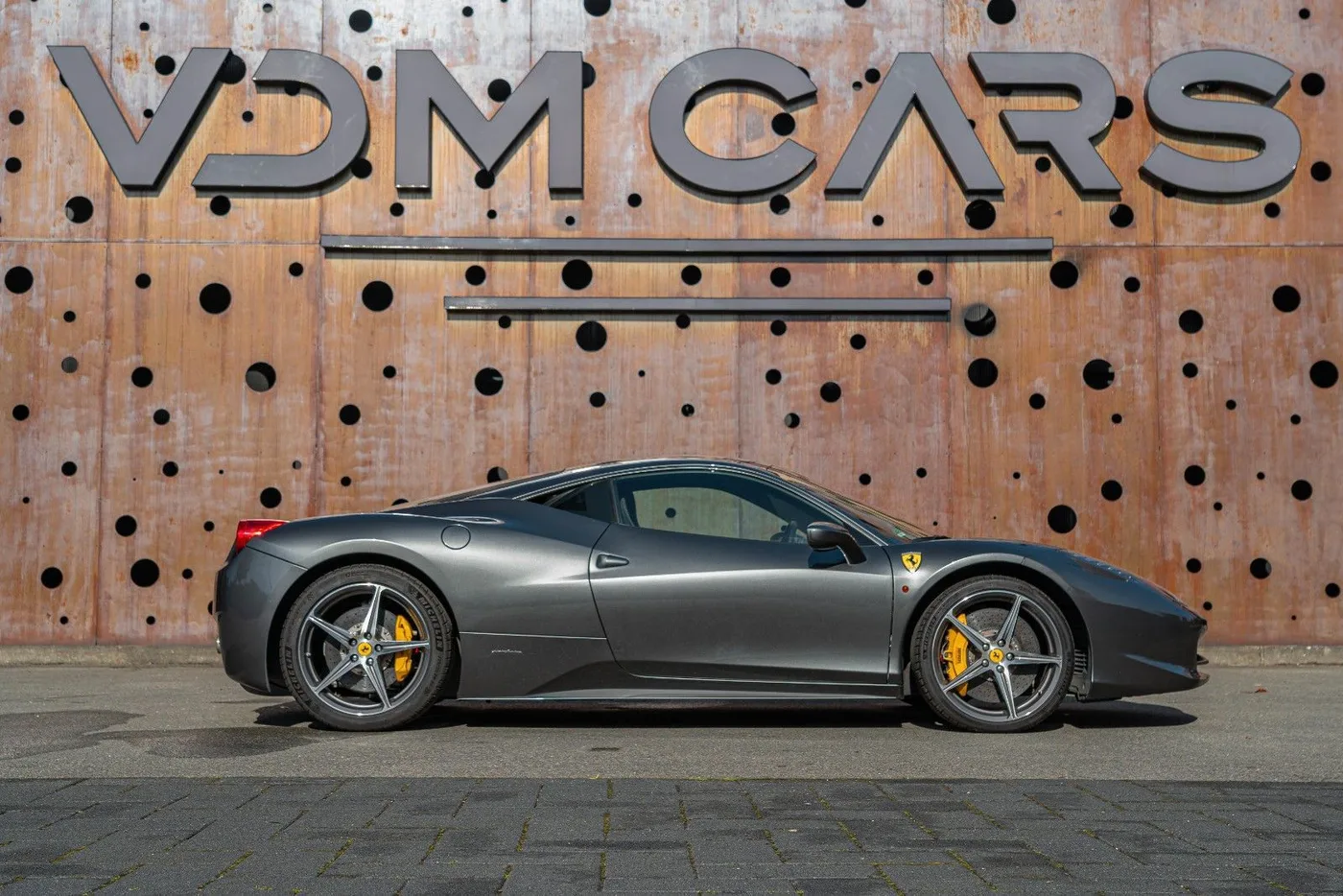 2011 Ferrari 458 Italia proposée par un spécialiste de la supercar à Gronau, Allemagne, photo 7 sur 25