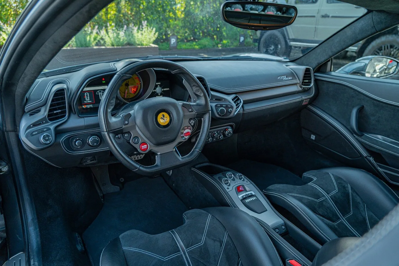 2011 Ferrari 458 Italia proposée par un spécialiste de la supercar à Gronau, Allemagne, photo 16 sur 25
