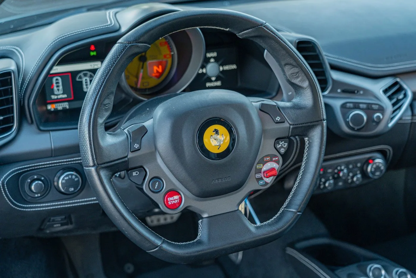 2011 Ferrari 458 Italia proposée par un spécialiste de la supercar à Gronau, Allemagne, photo 20 sur 25