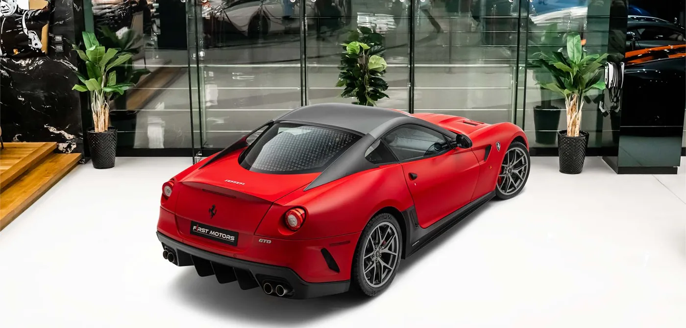 2011 Ferrari 599 GTO verkauft von einem Fachhändler in Dubai, Vereinigte Arabische Emirate, Außenansicht 2