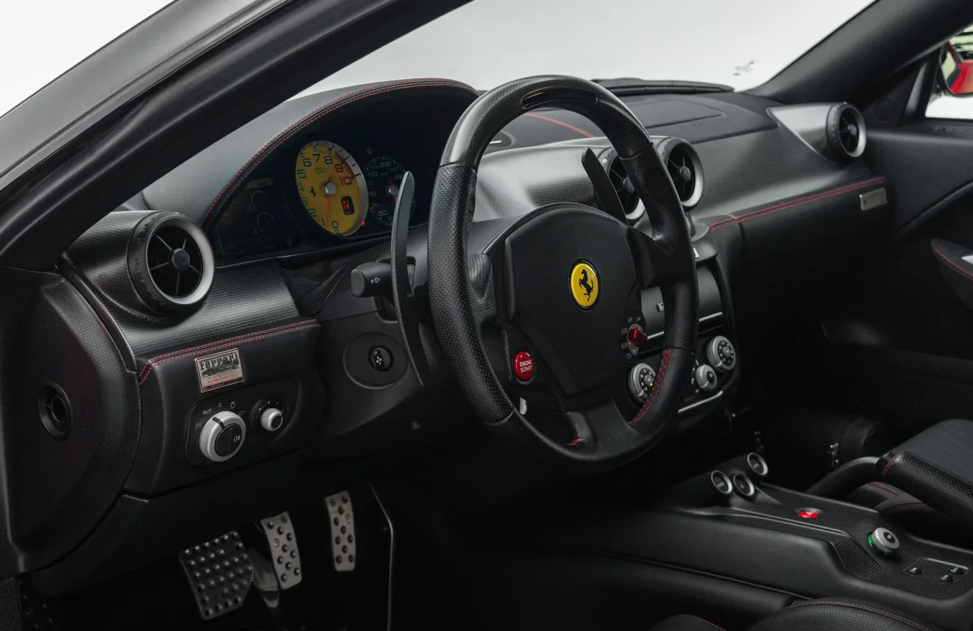 2011 Ferrari 599 GTO verkauft von einem Fachhändler in Dubai, Vereinigte Arabische Emirate, Foto 5 von 10
