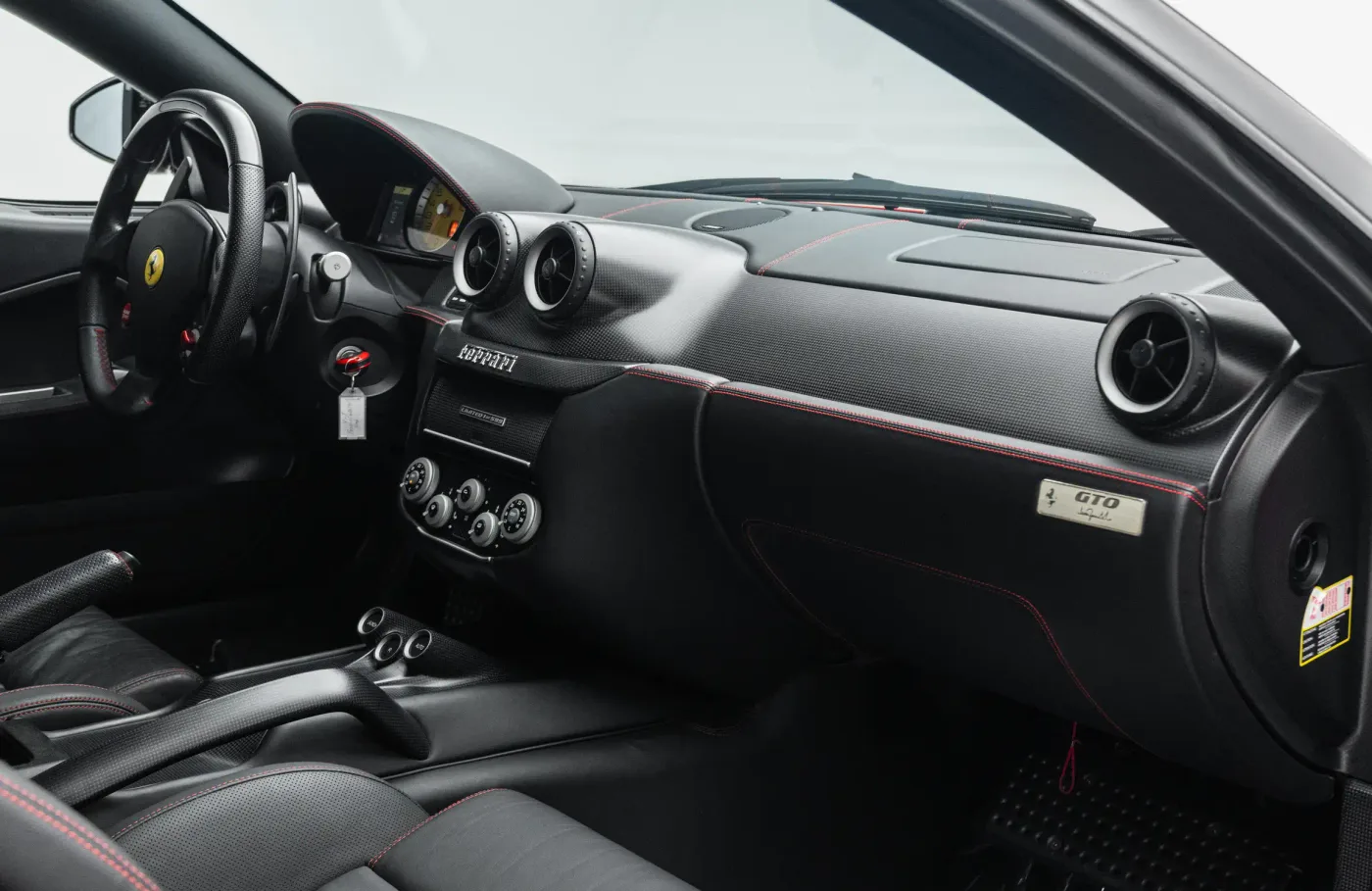 2011 Ferrari 599 GTO verkauft von einem Fachhändler in Dubai, Vereinigte Arabische Emirate, Foto 6 von 10