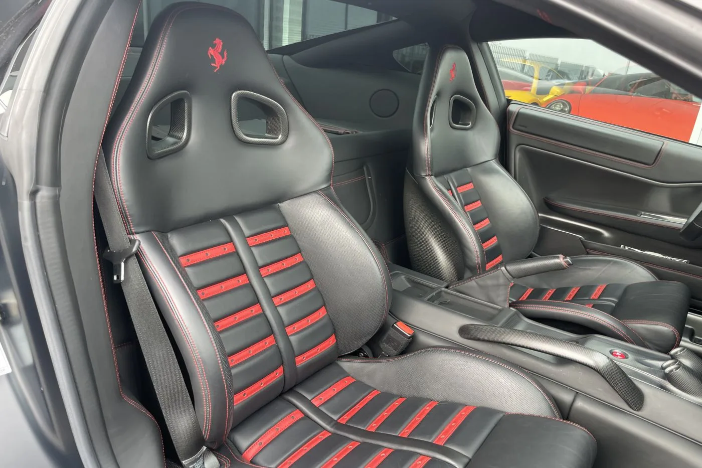2011 Ferrari 599 GTO proposée par un concessionnaire spécialisé à Písek, Tchéquie, photo 7 sur 10