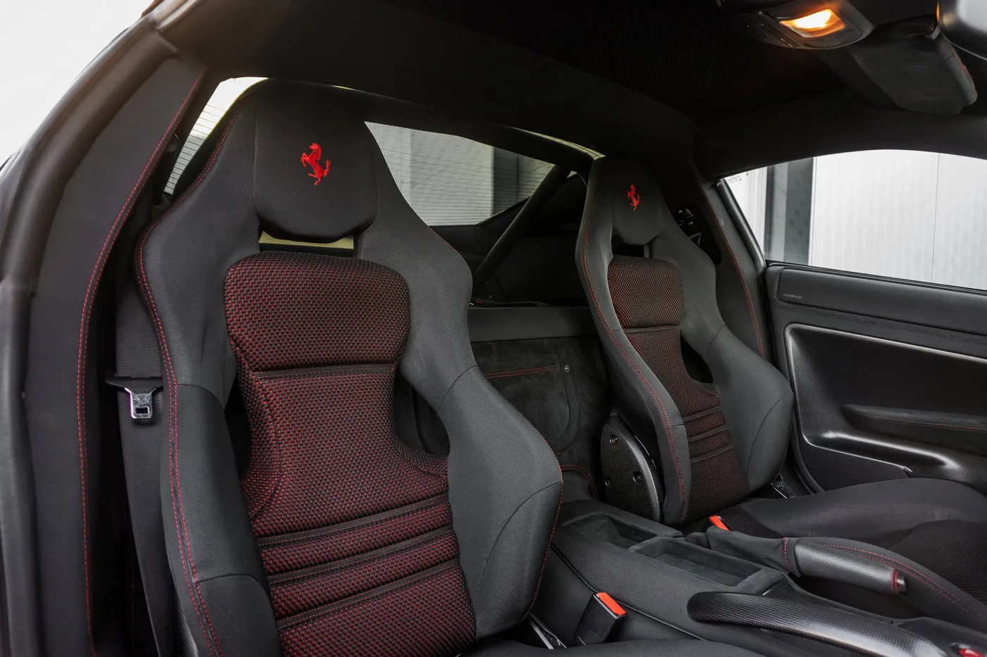 2011 Ferrari 599 GTO angeboten von einem Supersportwagenhändler in Woerden, Niederlande, Foto 4 von 25