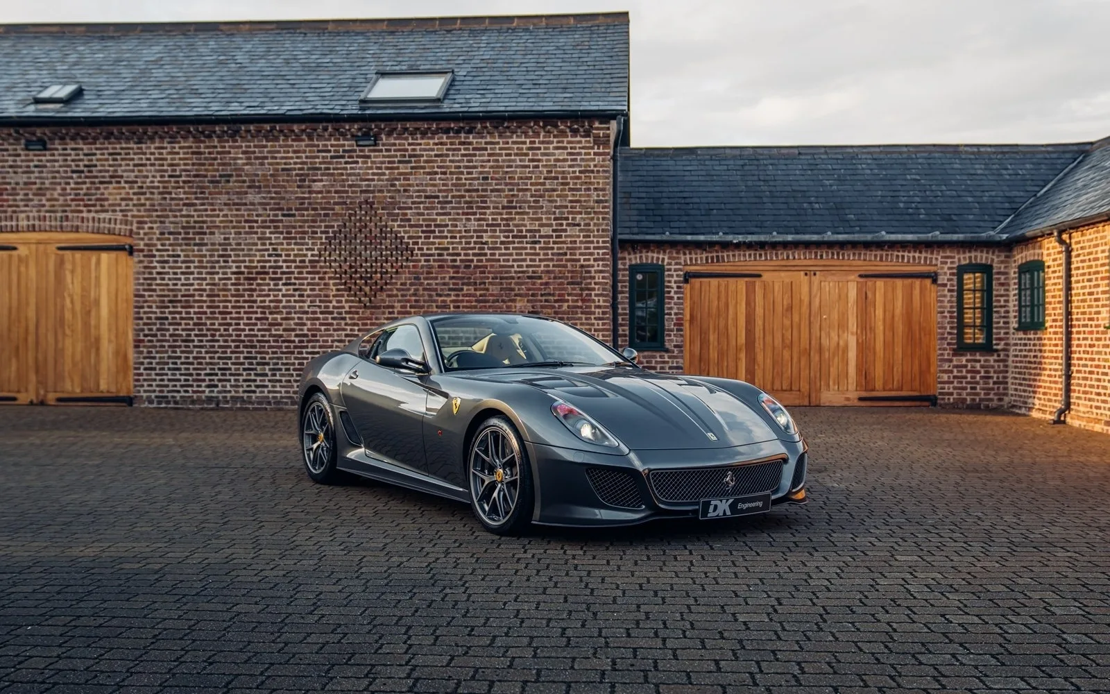 2011 Ferrari 599 GTO proposée par un concessionnaire spécialisé à Chorleywood, Royaume-Uni, photo principale