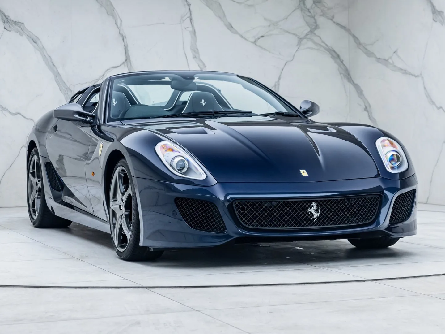 2011 Ferrari 599 SA Aperta proposta da un concessionario specializzato a Banstead, Regno Unito, foto principale