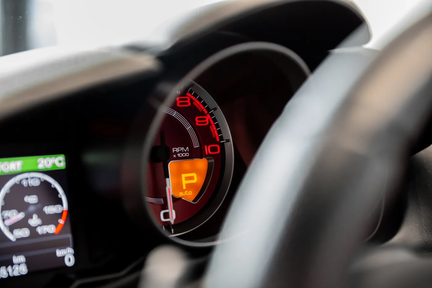 2011 Ferrari California offered by a specialist dealer in Hengelo, Netherlands, photo 7 of 15