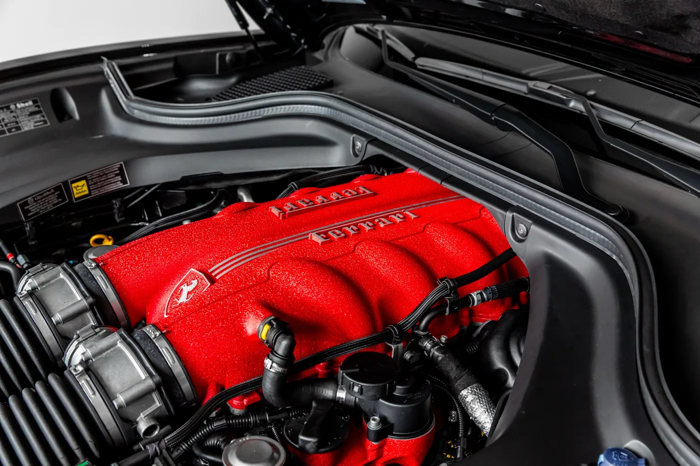 2011 Ferrari California offered by a specialist dealer in Hengelo, Netherlands, photo 8 of 15