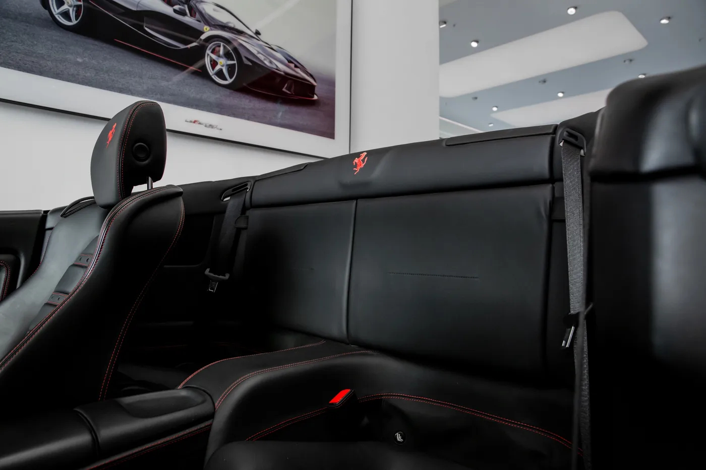 2011 Ferrari California offered by a specialist dealer in Hengelo, Netherlands, photo 12 of 15