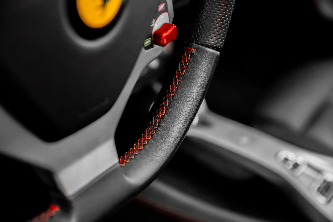 2011 Ferrari California offered by a specialist dealer in Hengelo, Netherlands, photo 13 of 15