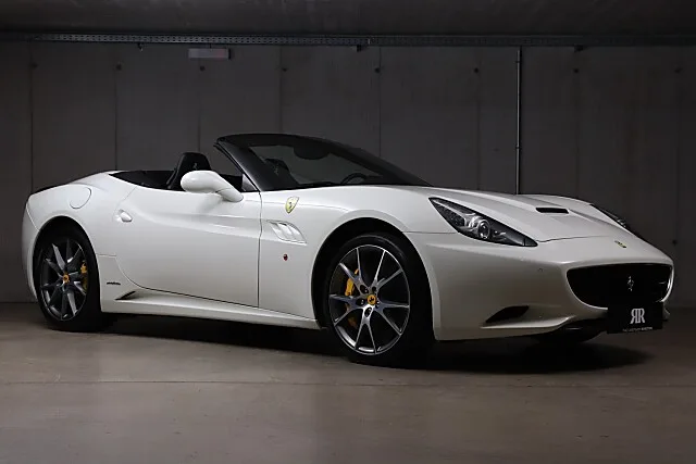 2011 Ferrari California angeboten von RR Motors in Unterweitersdorf, Österreich, Dreiviertelansicht von vorn