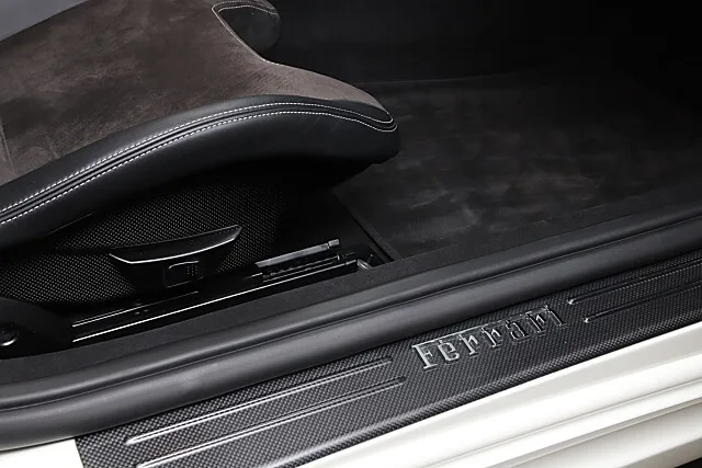 2011 Ferrari California, 25/30