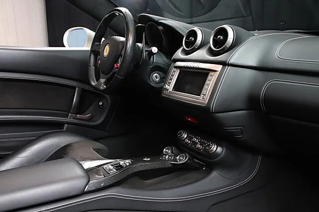 2011 Ferrari California, 28/30