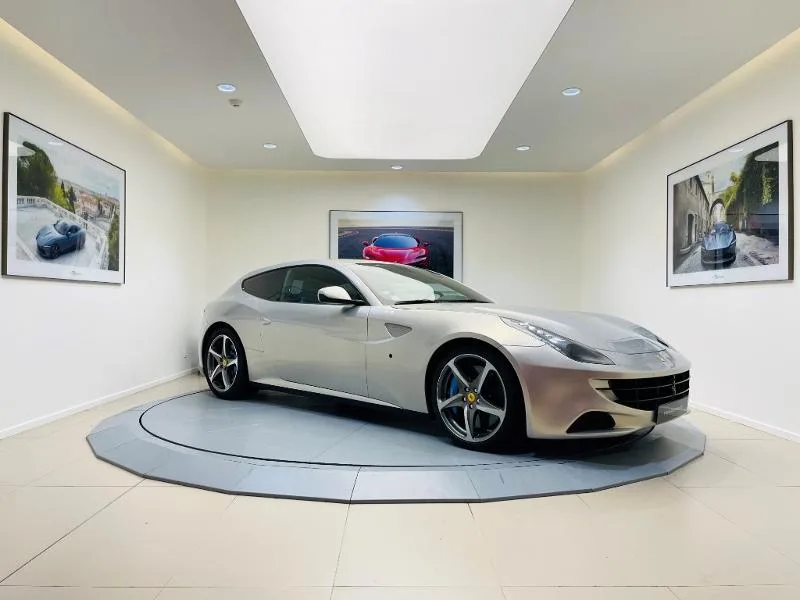 2011 Ferrari FF proposée par un concessionnaire spécialisé à Biarritz, France, photo principale