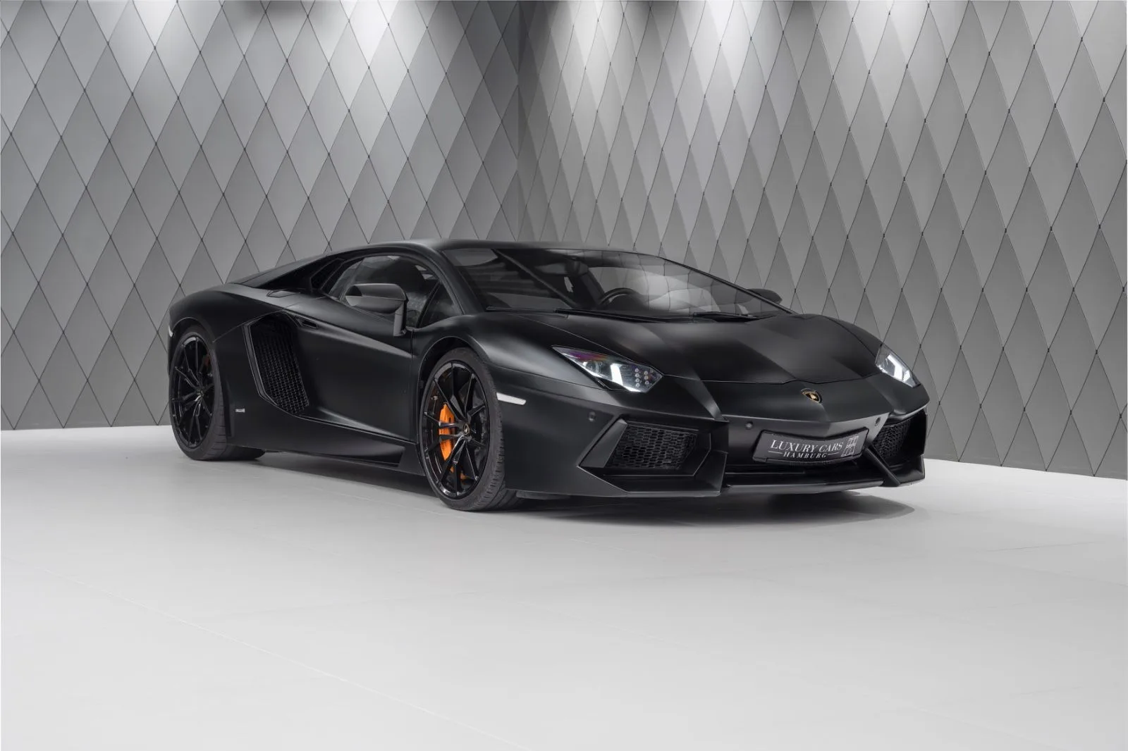 2011 Lamborghini Aventador LP 700-4 offered by a supercar dealer in Schenefeld, Germany, main photo