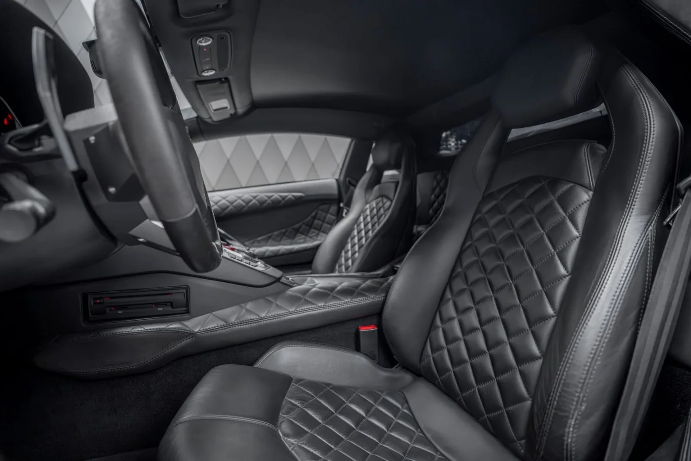 2011 Lamborghini Aventador LP 700-4 offered by a supercar dealer in Schenefeld, Germany, photo 13 of 25