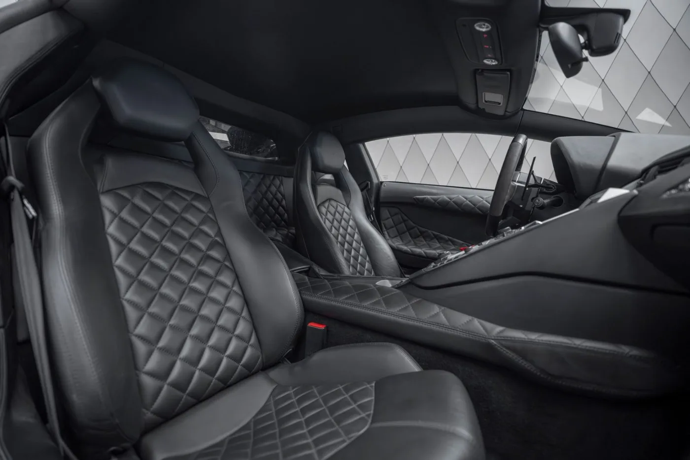2011 Lamborghini Aventador LP 700-4 offered by a supercar dealer in Schenefeld, Germany, photo 16 of 25