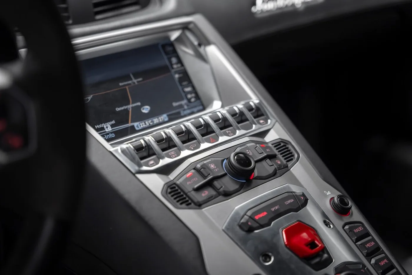 2011 Lamborghini Aventador LP 700-4 offered by a supercar dealer in Schenefeld, Germany, photo 20 of 25