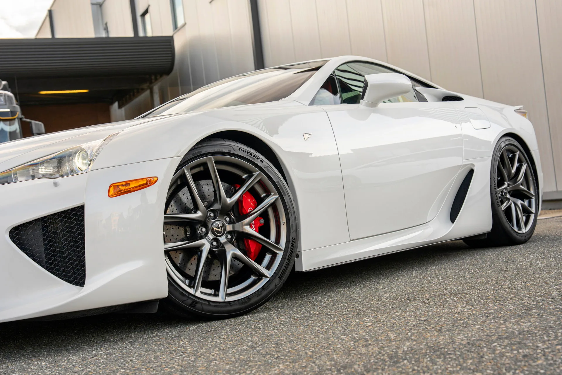 2011 Lexus LFA, 8/30