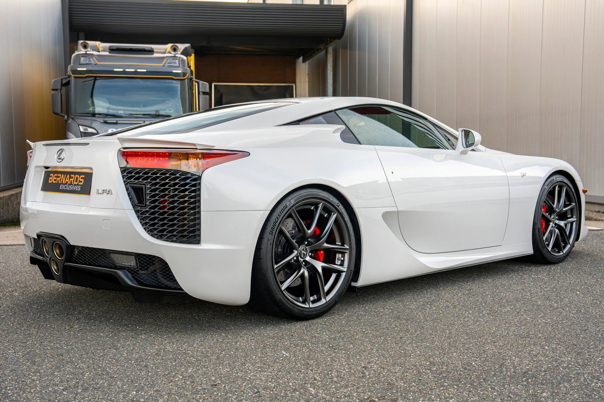 2011 Lexus LFA, 16/30