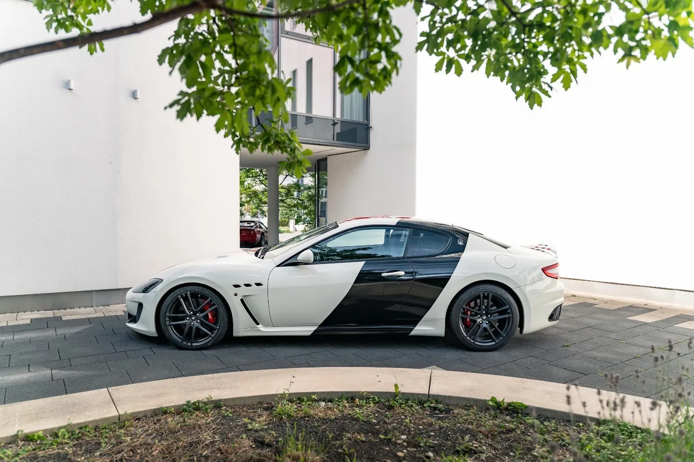 2011 Maserati GranTurismo MC Stradale proposée par un spécialiste de la supercar à Munich, Allemagne, photo 3 sur 15