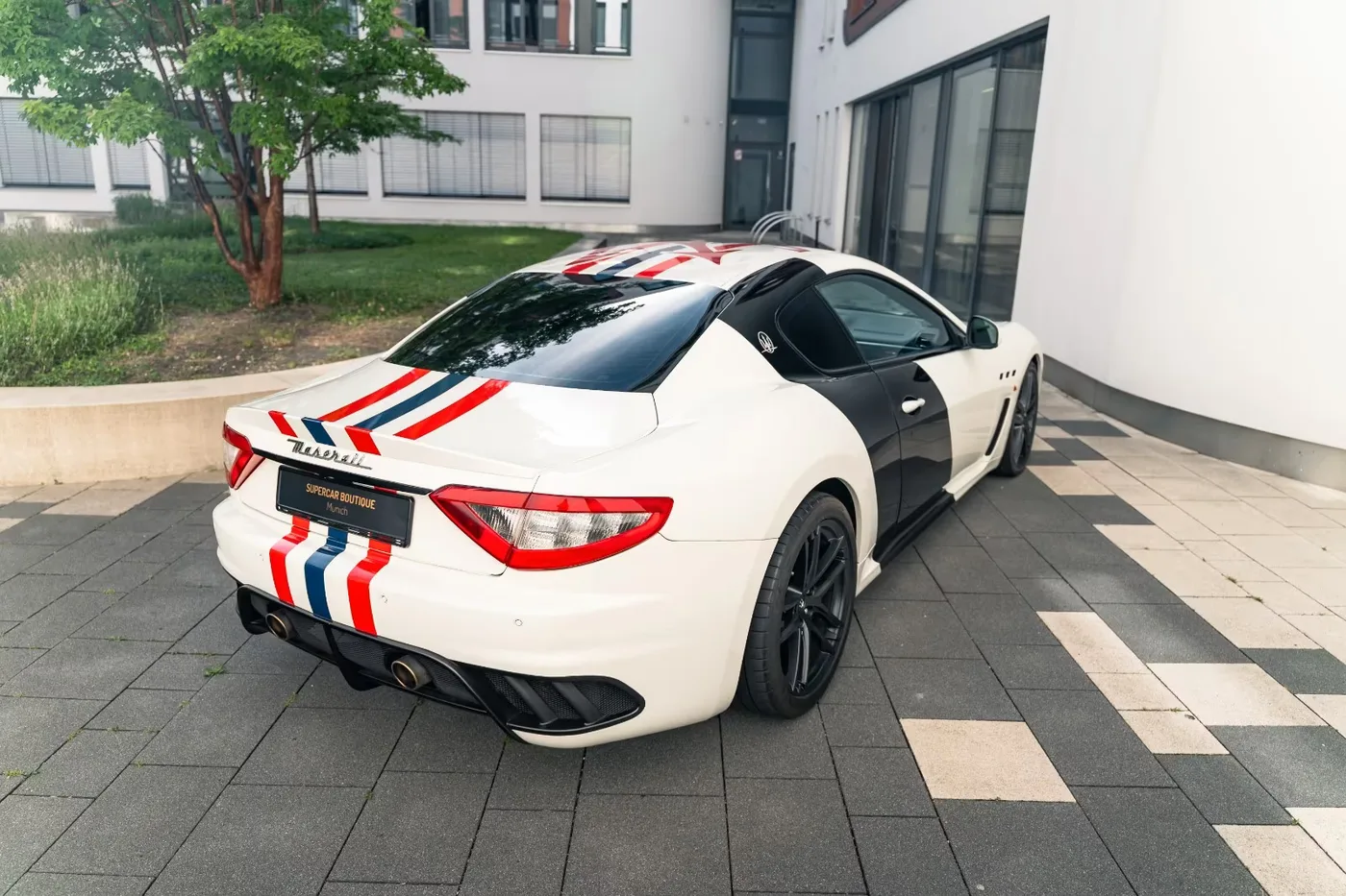 2011 Maserati GranTurismo MC Stradale proposée par un spécialiste de la supercar à Munich, Allemagne, photo 6 sur 15