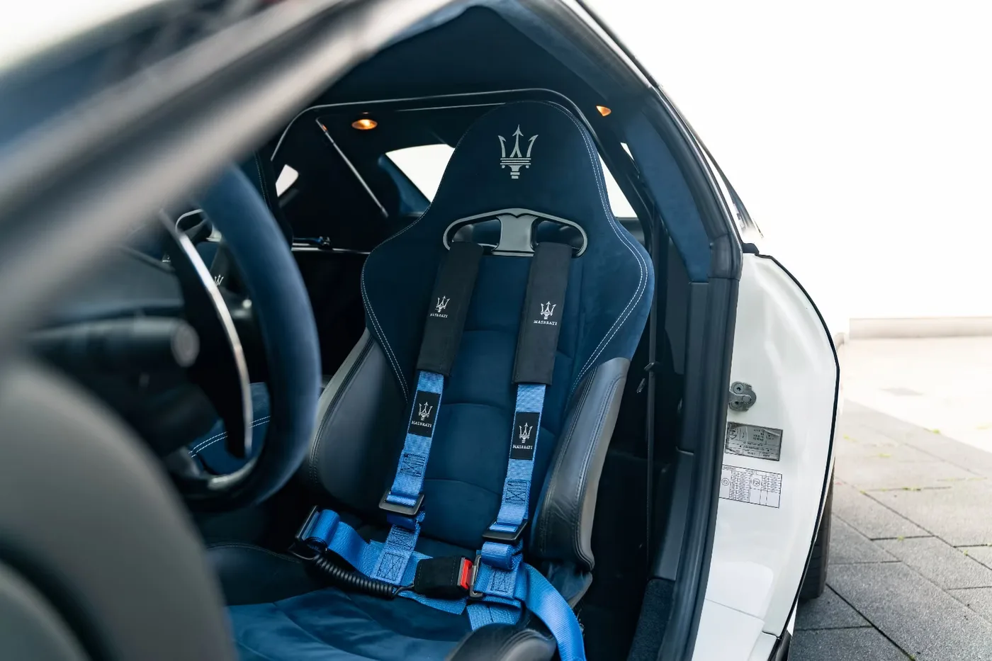 2011 Maserati GranTurismo MC Stradale proposée par un spécialiste de la supercar à Munich, Allemagne, photo 8 sur 15