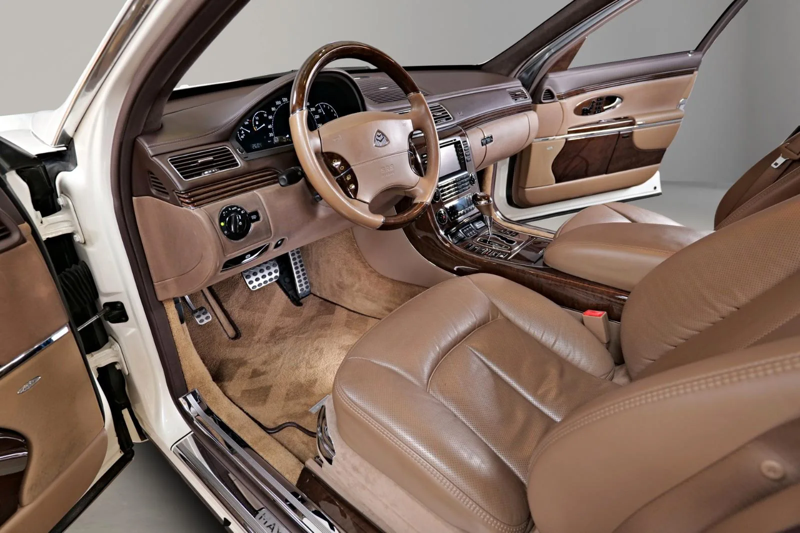 2011 Maybach 57, 11/26