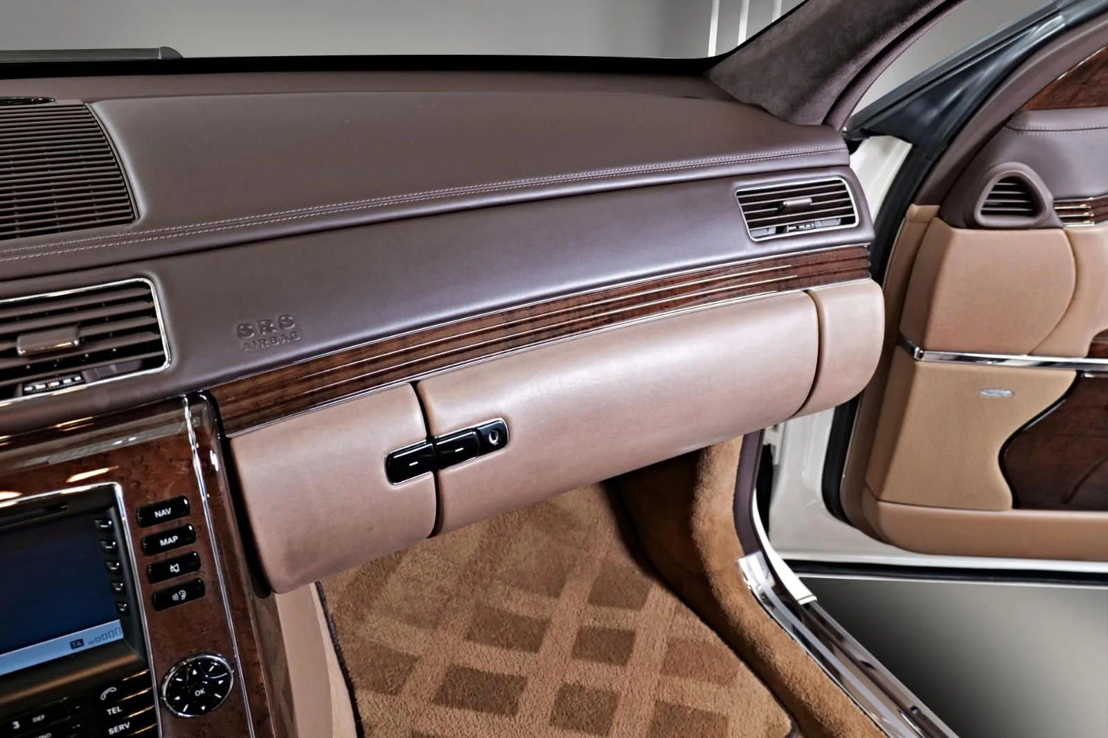 2011 Maybach 57, 17/26