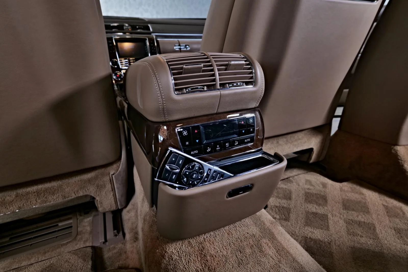2011 Maybach 57, 21/26