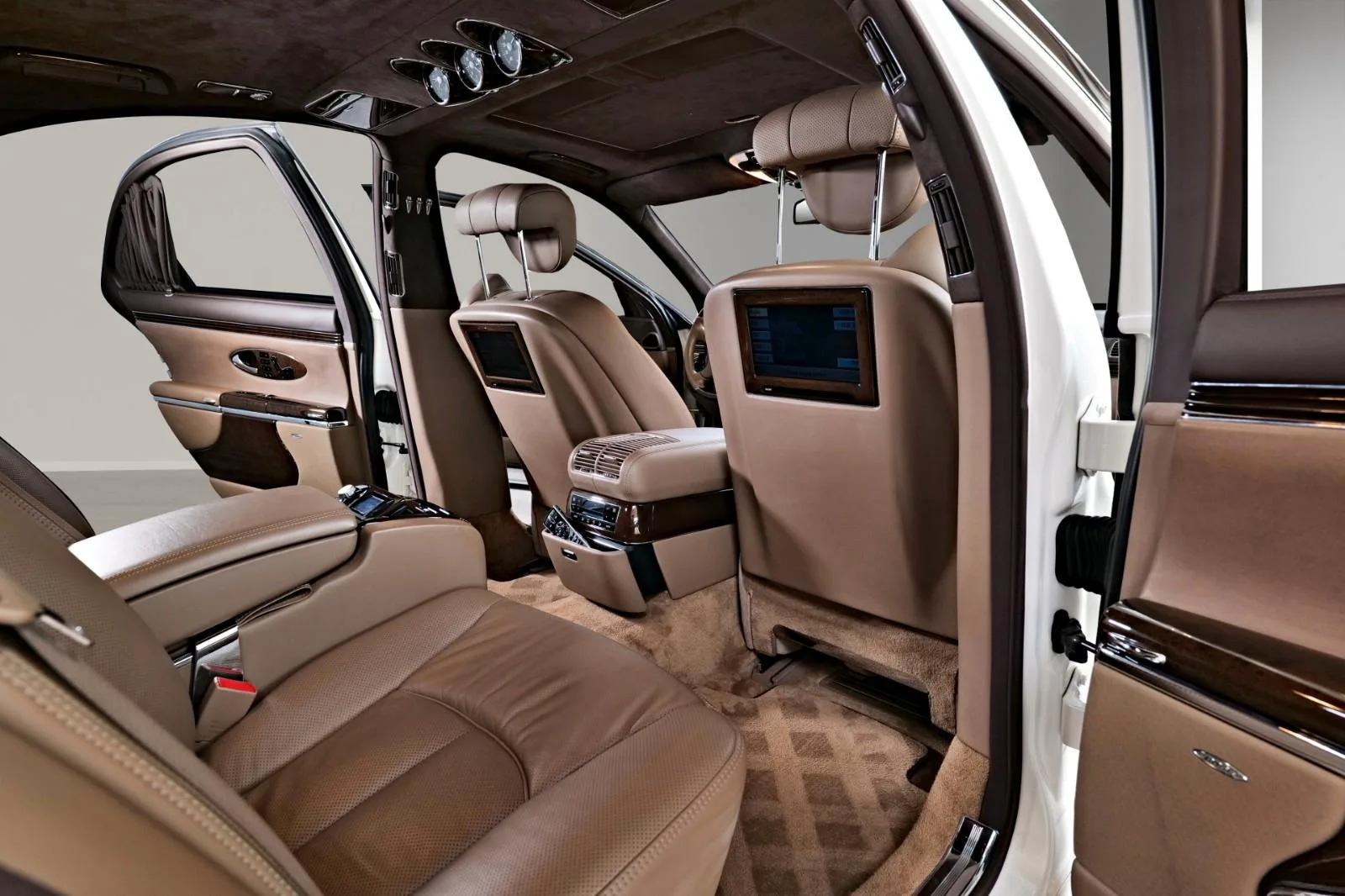 2011 Maybach 57, 25/26