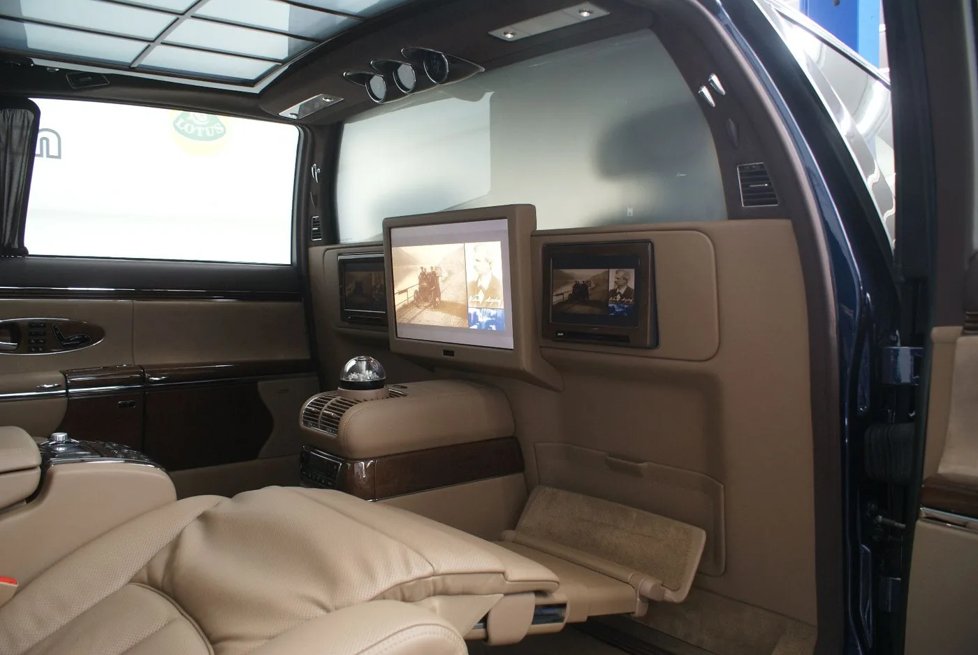 2011 Maybach 62 offered by a specialist dealer in Nuremberg, Germany, photo 12 of 15